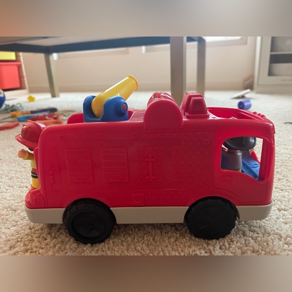 Fisher price little people fire truck - Picture 3 of 5